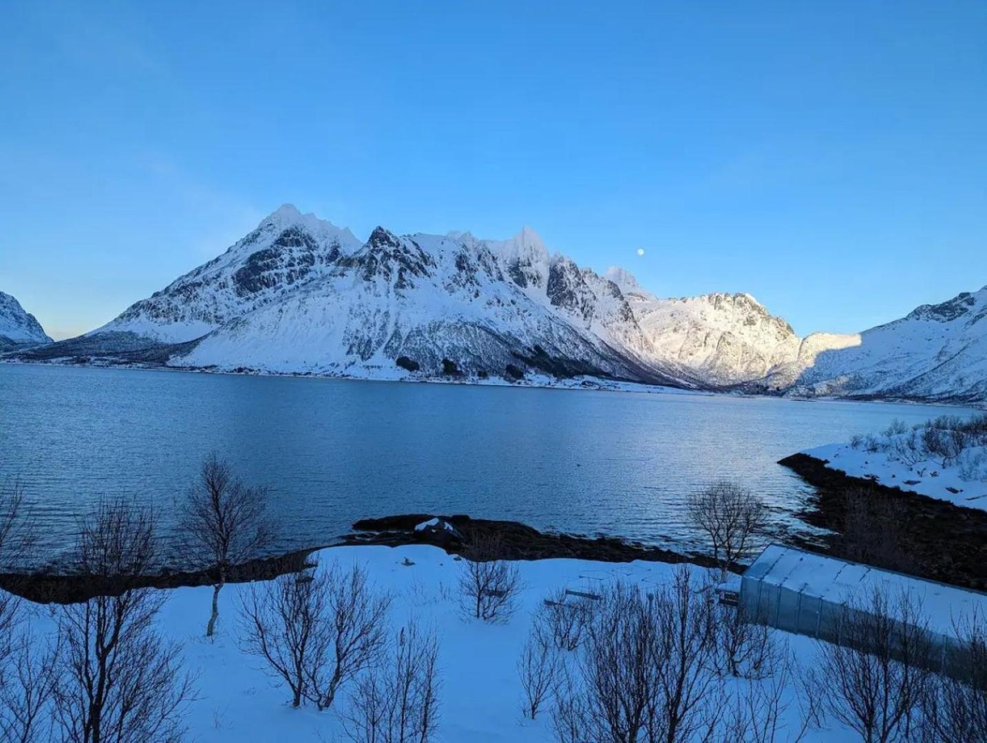 Вілла Nydelig Hytte Med Fantastisk Beliggenhet Ved Sjoen Laupstad Екстер'єр фото